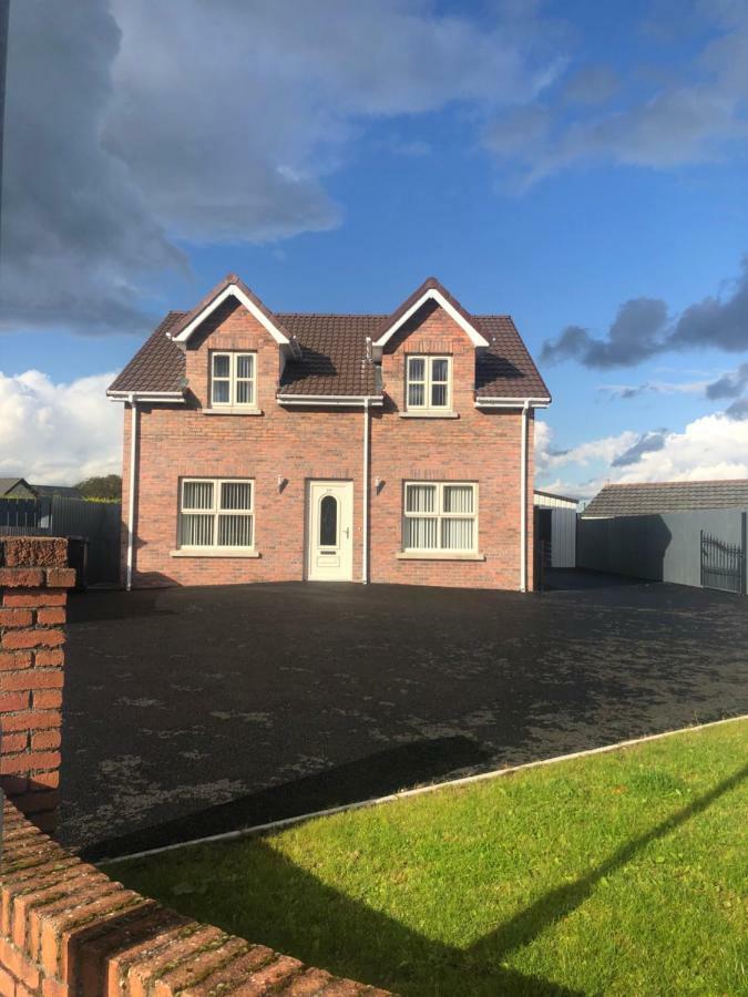 Slievenagarragh. A House In The Garden Villa Hilltown Luaran gambar